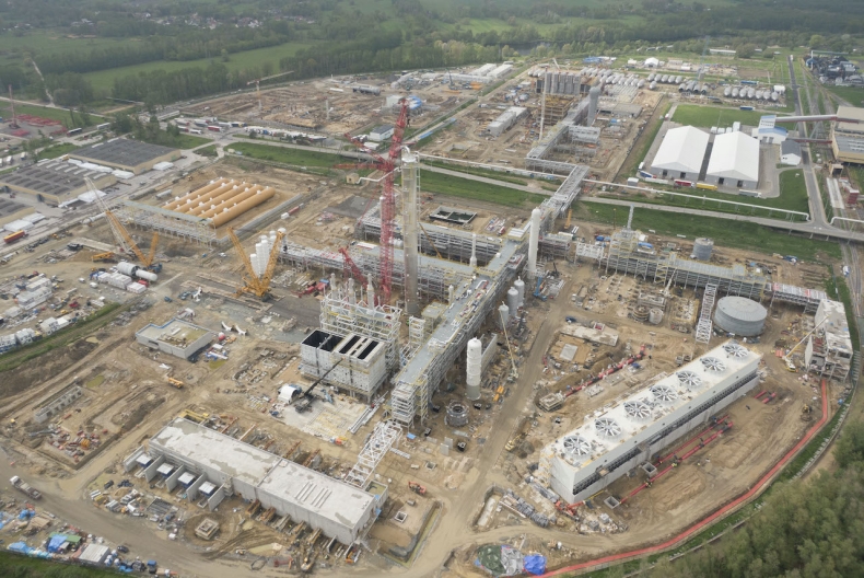 Udany montaż najwyższego urządzenia instalacji Polimery Police - GospodarkaMorska.pl