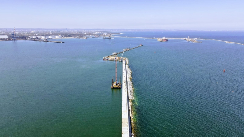 Trwa jeden z największych projektów hydrotechnicznych ostatnich lat - modernizacja układu falochronów osłonowych w Porcie Północnym w Gdańsku - GospodarkaMorska.pl