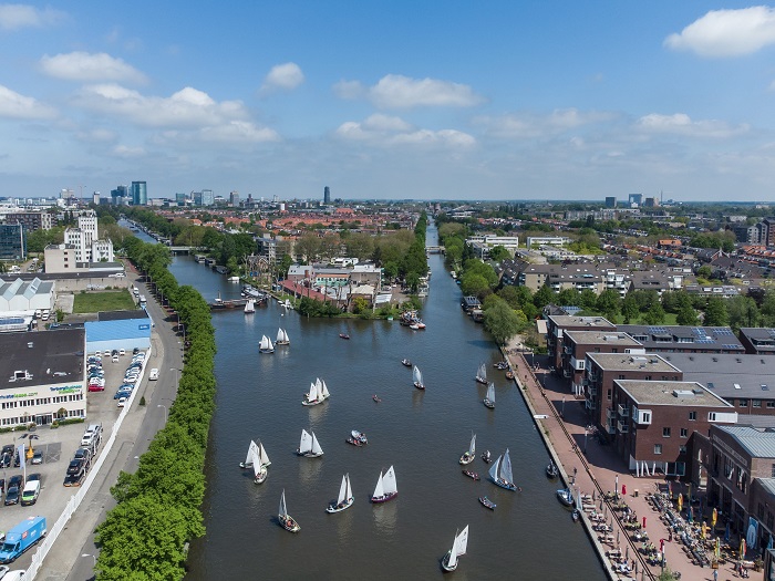 Holandia: Mieszkańcy Utrechtu na łodziach protestują przeciwko budowie mostów - GospodarkaMorska.pl