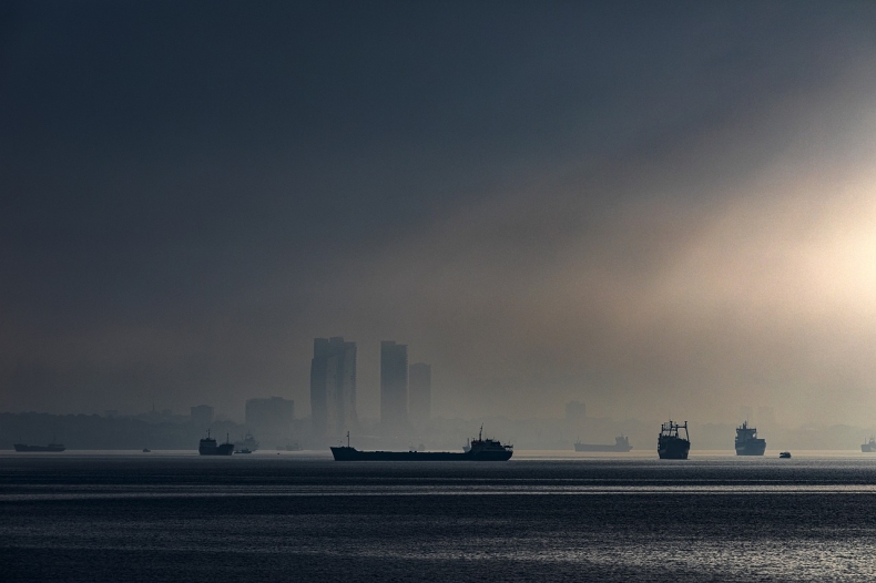 Turcja zaczęła akcję usuwania śluzu na Morzu Marmara - GospodarkaMorska.pl