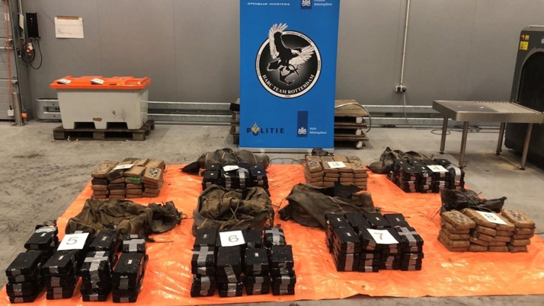 Holandia: Celnicy przechwycili dwa transporty kokainy w porcie w Rotterdamie - GospodarkaMorska.pl
