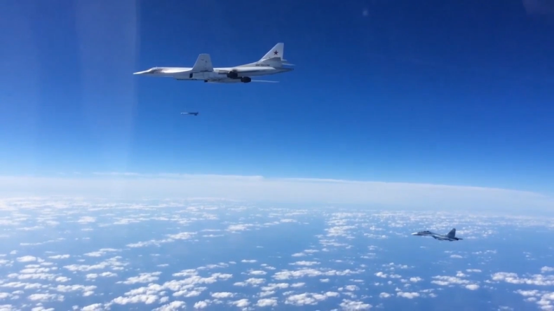 Rosja. Resort obrony: bombowce strategiczne Tu-160 odbyły planowy lot nad Bałtykiem - GospodarkaMorska.pl