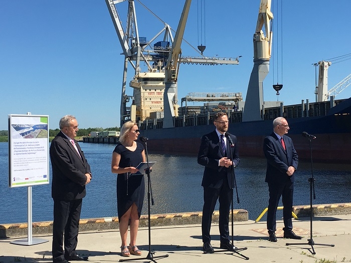 Konferencja prasowa w porcie Szczecin. "Czas na inwestycje" - GospodarkaMorska.pl