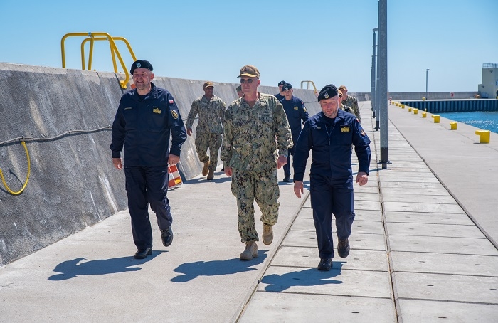 Dowódca STRIKFORNATO i 6. Floty USA z wizytą w Gdyni - GospodarkaMorska.pl