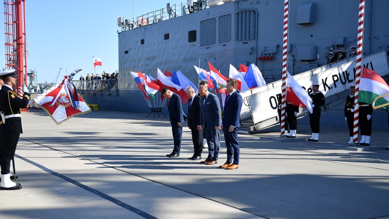 Błaszczak: poprzez współpracę w V4 budujemy bezpieczeństwo naszej części Europy - GospodarkaMorska.pl