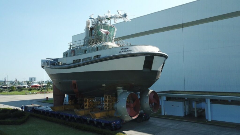 Damen montuje akumulatory na swoim całkowicie elektrycznym holowniku - GospodarkaMorska.pl