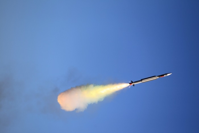 Pocisk rakietowy CAMM-ER firmy MBDA osiąga kolejny etap rozwoju - GospodarkaMorska.pl