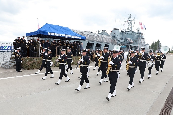 Święto Marynarki Wojennej i podniesienie bandery na H-13 Przemko - GospodarkaMorska.pl