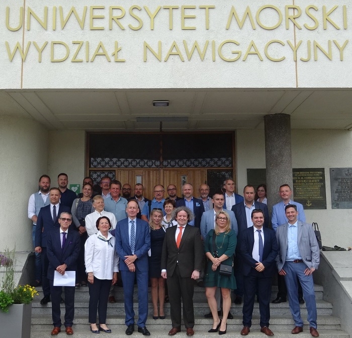 Żegluga pod kontrolą. Polscy przedsiębiorcy żeglugowi zarządzają flotą 250 statków o nośności około 2,5 mln t. - GospodarkaMorska.pl