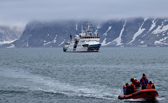 Rejs na Spitsbergen statku szkoleniowo-badawczego „Horyzont II” - GospodarkaMorska.pl