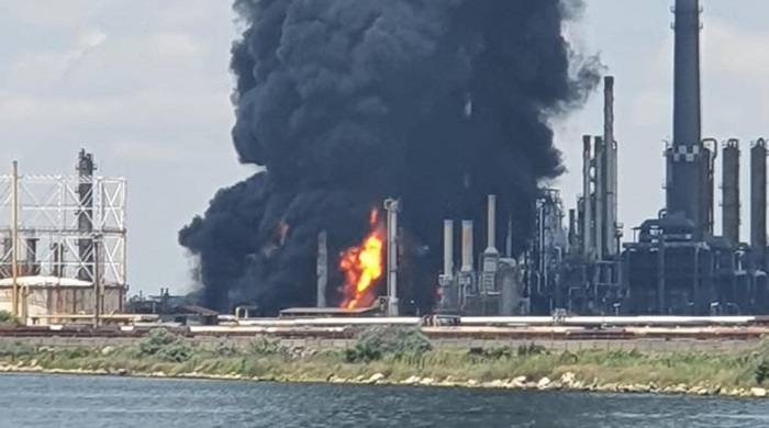 Rumunia: Wybuch w rafinerii ropy naftowej nad Morzem Czarnym. Dwie osoby ranne [WIDEO] - GospodarkaMorska.pl