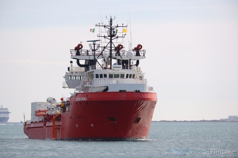 NGO: prawie 370 migrantów uratowano na Morzu Śródziemnym - GospodarkaMorska.pl