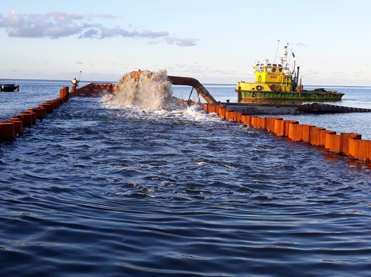 Firma PRCiP Sp. z o.o. wykonała prace czerpalne w zakresie Portu Osłonowego na Mierzei Wiślanej - GospodarkaMorska.pl