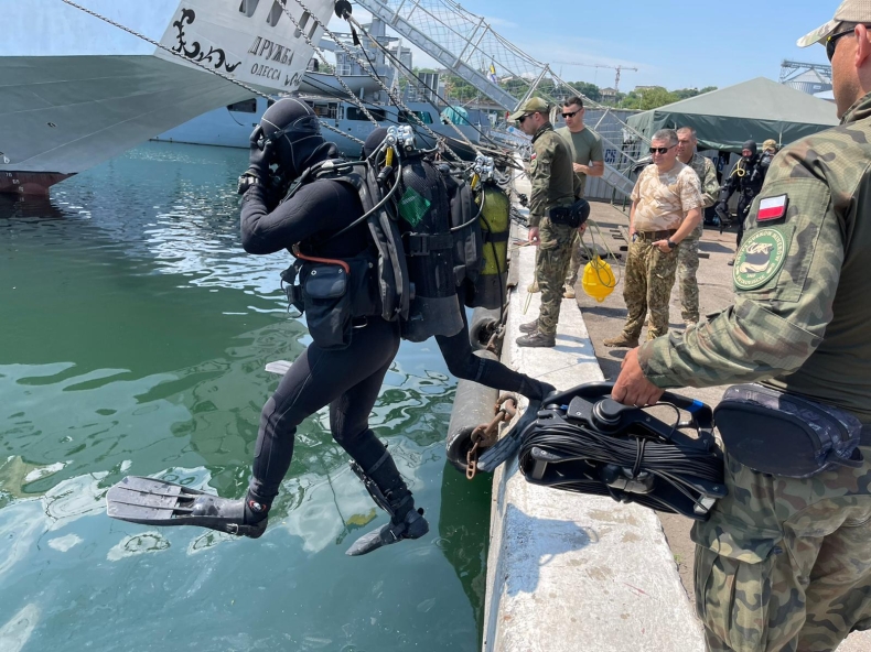 Nurkowie minerzy z 8. Flotylli w ćwiczeniu na Morzu Czarnym - GospodarkaMorska.pl