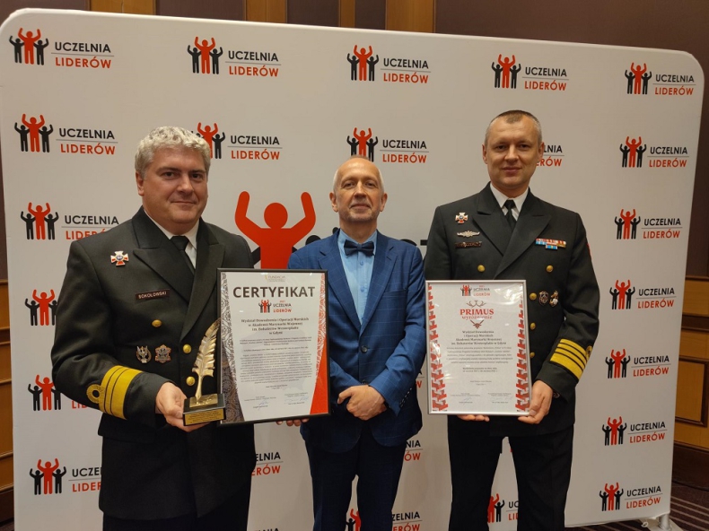 Certyfikat "Uczelnia liderów" oraz wyróżnienie nadzwyczajne "Primus" - GospodarkaMorska.pl