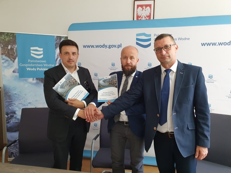 Wody Polskie przebudują przeprawę w Kostrzynie nad Odrą. Wykonawca przejmuje plac budowy - GospodarkaMorska.pl