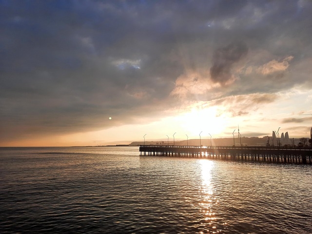 Azerska spółka naftowa chce rozwijać wiatraki na Morzu Kaspijskim - GospodarkaMorska.pl