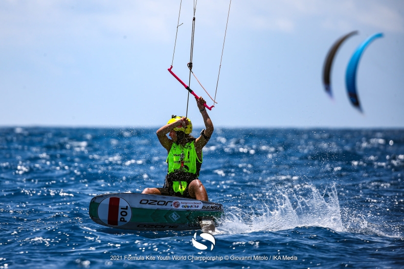 Julia Damasiewicz mistrzynią świata juniorek w kitesurfingu. Całe podium biało-czerwone! - GospodarkaMorska.pl
