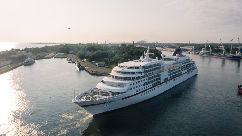 Pierwszy wycieczkowiec w tym sezonie wpłynął do Portu Gdańsk. Zobacz Europę [WIDEO, ZDJĘCIA]  - GospodarkaMorska.pl