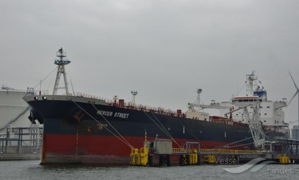 Atak na tankowiec na Morzu Arabskim; dwie osoby nie żyją - GospodarkaMorska.pl