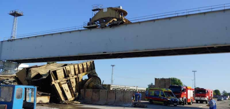 Zawaliła się część suwnicy w Szczecinie. Spadła z operatorem z 25 metrów! - GospodarkaMorska.pl