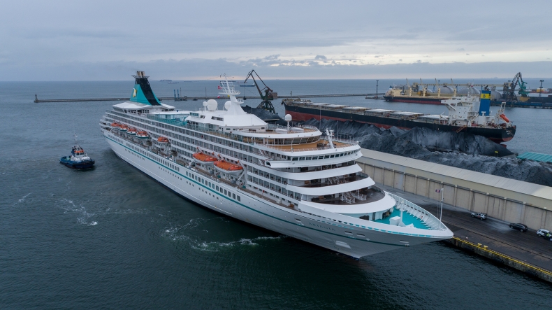 Wycieczkowiec Artania zawinął do Portu Gdynia [foto, wideo] - GospodarkaMorska.pl