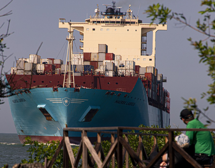 Maersk podpisuje pierwszą umowę na dostawę zielonego metanolu w celu osiągnięcia zerowych emisji netto - GospodarkaMorska.pl