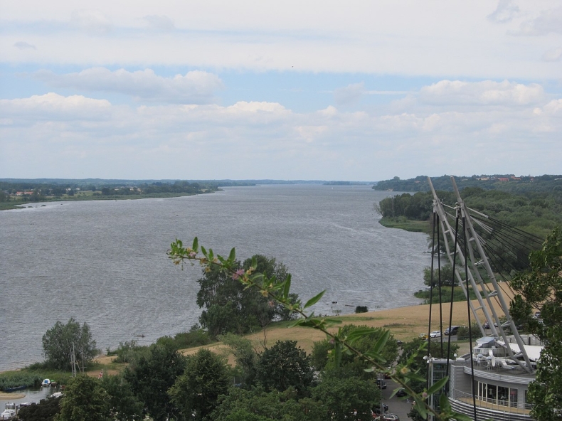 Płock. Starosta wypadł z łodzi na Wiśle, trwają poszukiwania - GospodarkaMorska.pl