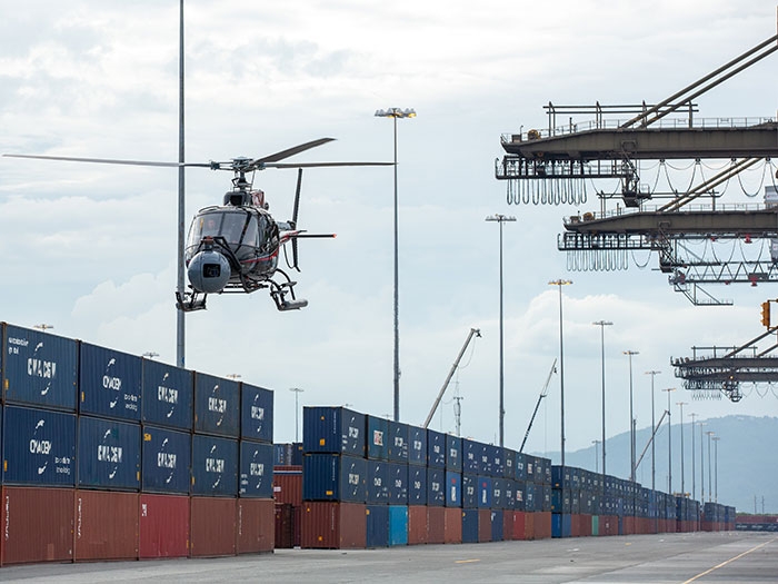 CMA CGM i port na Jamajce w nowym „Bondzie” [WIDEO] - GospodarkaMorska.pl