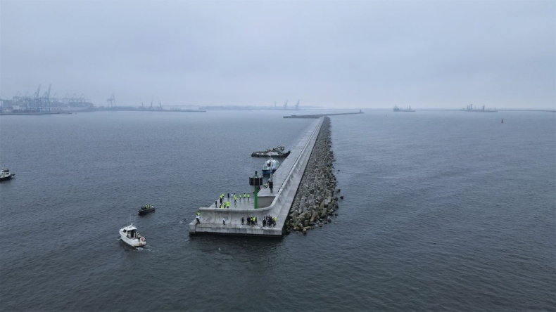 Modernizacja układu falochronów w Porcie Północnym w Gdańsku. Wykonano część budowlanych robót hydrotechnicznych [WIDEO] - GospodarkaMorska.pl