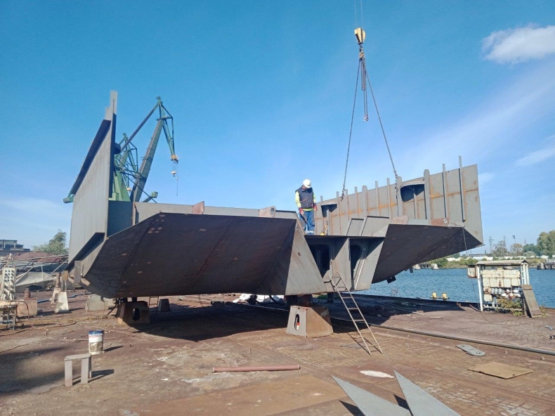 Stocznia Safe. Położenie stępki pod jednostkę Shoalbuster 2711 ICE [ZDJĘCIA] - GospodarkaMorska.pl