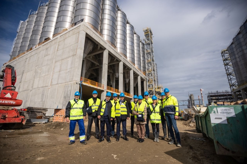 Co się dzieje na placu budowy Polimery Police? Zobacz film i zdjęcia - GospodarkaMorska.pl