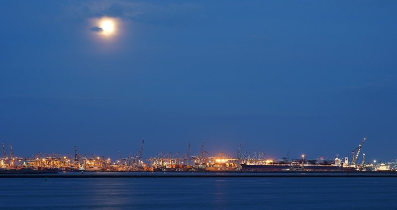 22 działaczy Greenpeace aresztowanych za blokowanie terminalu Shella w porcie w Rotterdamie - GospodarkaMorska.pl