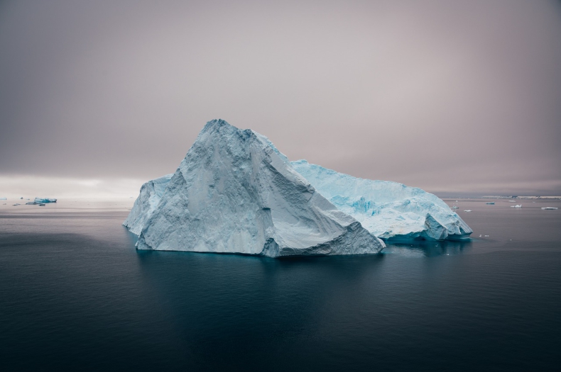 Na Morzu Grenlandzkim zaobserwowano "lodową katedrę" - GospodarkaMorska.pl