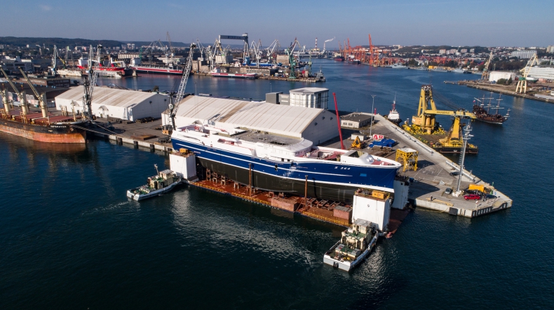 Ponad 90-metrowy statek rybacki zwodowano w stoczni Karstensen Shipyard Gdynia [foto, wideo] - GospodarkaMorska.pl