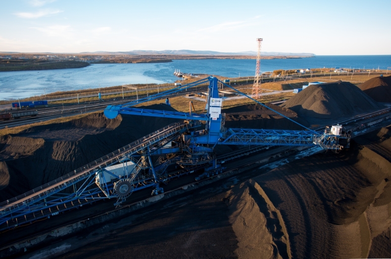 Rosja. Palił się terminal węglowy w Waninie [WIDEO] - GospodarkaMorska.pl