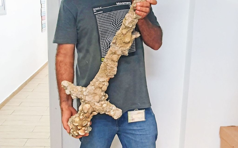 Izraelski nurek znalazł 900-letni miecz - GospodarkaMorska.pl