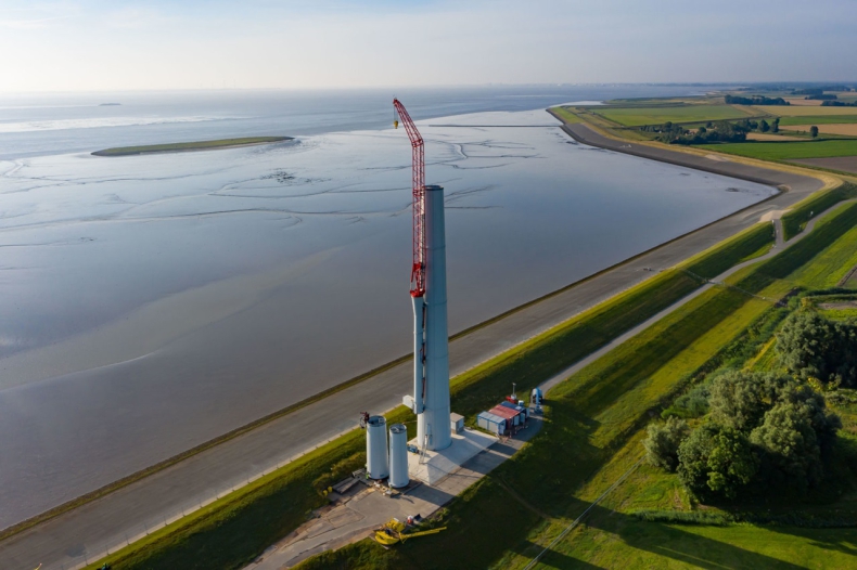 RWE buduje farmę wiatrową na wale przeciwpowodziowym w Holandii  - GospodarkaMorska.pl