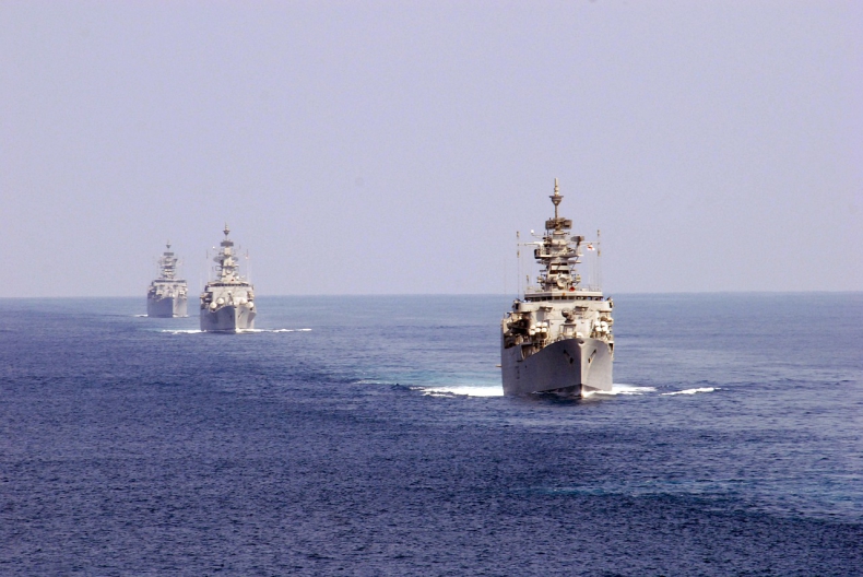Minister obrony Japonii: marynarki Rosji i Chin urządziły pokaz siły - GospodarkaMorska.pl