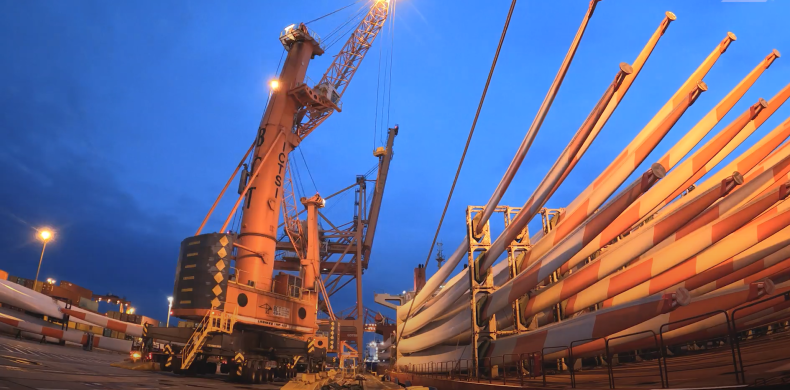 Największa w tym roku dostawa łopat do elektrowni wiatrowych pod okiem MAG w Gdyni [WIDEO] - GospodarkaMorska.pl