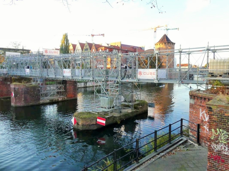 Kładka tymczasowa na Moście Rogoźników w Gdańsku. Zobacz pierwsze zwodzenie [WIDEO] - GospodarkaMorska.pl