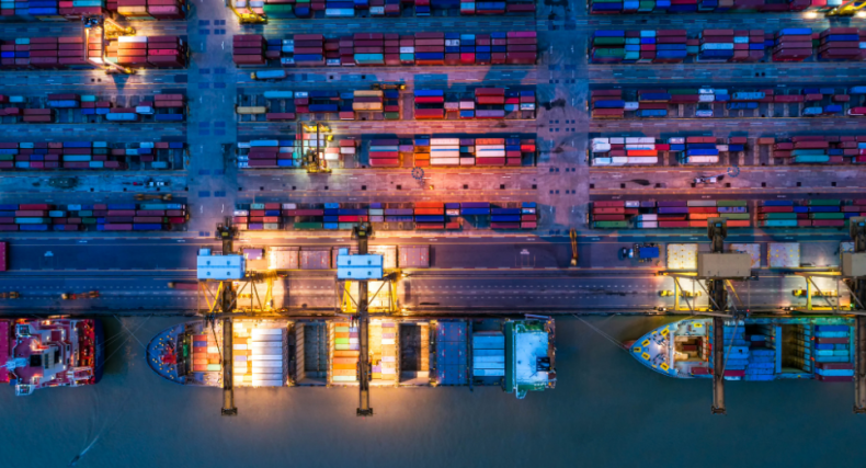 Statki towarowe starają się unikać dużych portów - GospodarkaMorska.pl