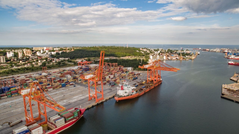 Port Gdynia: oferty w przetargu na operatora terminala kontenerowego i przeładunkowego MFW - GospodarkaMorska.pl