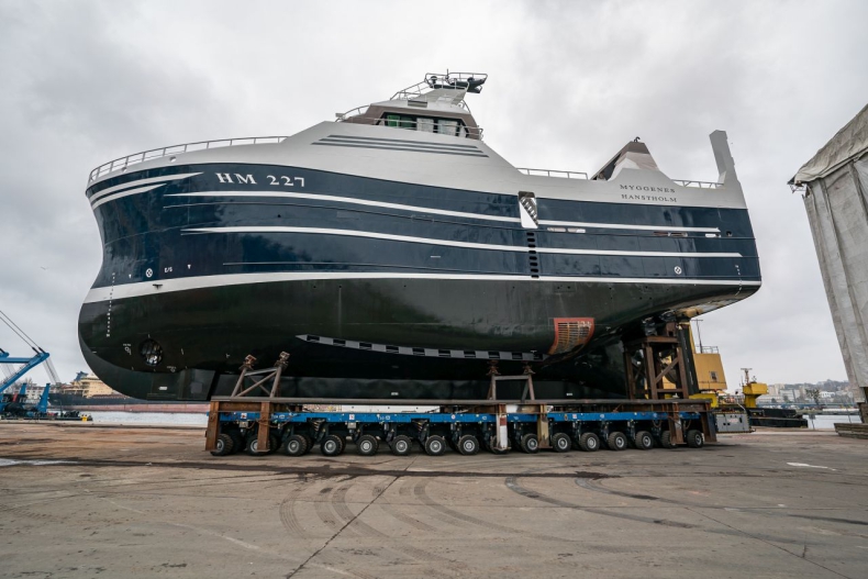 Statek rybacki zwodowany w Karstensen Shipyard Poland [WIDEO, ZDJĘCIA] - GospodarkaMorska.pl