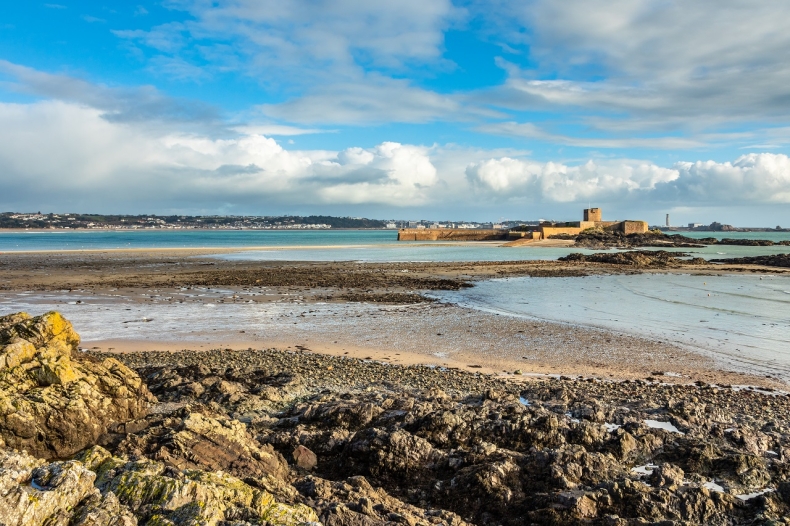 W. Brytania. Media: przemytnicy otwarcie oferują na Facebooku przeprawę przez La Manche - GospodarkaMorska.pl