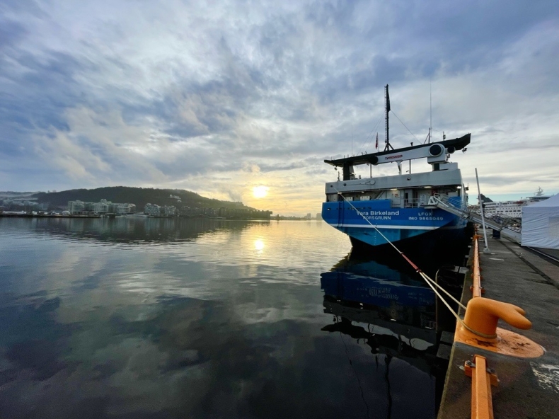 Yara Birkeland, pierwszy na świecie bezemisyjny kontenerowiec, kończy dziewiczy rejs [WIDEO] - GospodarkaMorska.pl