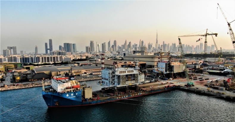 Topside morskiej podstacji dla projektu Hollandse Kust Zuid wypłynął z ZEA - GospodarkaMorska.pl