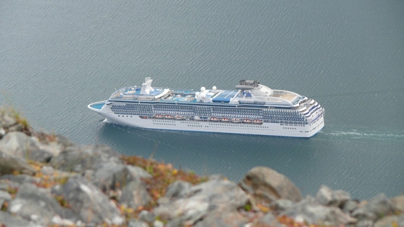 10 przypadków Covid-19 na wycieczkowcu płynącym do Nowego Orleanu - GospodarkaMorska.pl