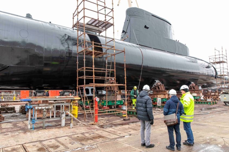 Ile waży Sokół? Słynny okręt szykowany na ekspozycję [ZDJĘCIA] - GospodarkaMorska.pl