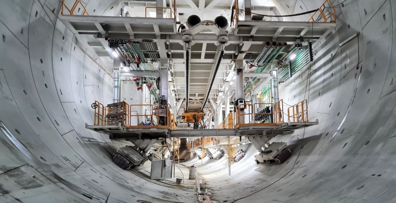 Tunel pod Świną. Budują elementy pod jezdnię i sufit [ZDJĘCIA] - GospodarkaMorska.pl